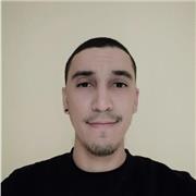 Me defino como una persona centrada, calmada, con ganas de seguir aprendiendo este y otros idiomas. Me encanta enseñar a niños, jóvenes y adultos las bondades de aprender el inglés, ya que abre un mundo para conocer nuevas personas y culturas. Mi filosofí